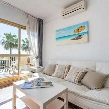 Charming Apartment For Coastal Adventures Appartamento *
