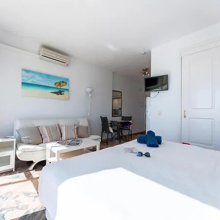 Charming Apartment For Coastal Adventures Appartamento